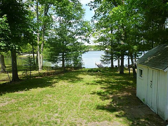 4th image of 77 Shore Dr