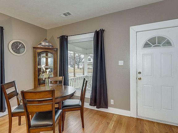 3rd image of 817 E Harvey Ave