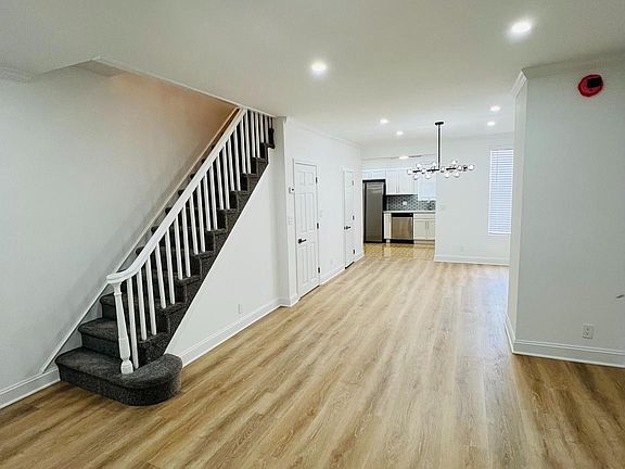 5th image of 6610 N Smedley St