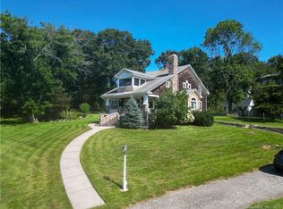 1076 Long Cove Rd, Gales Ferry, CT 06335