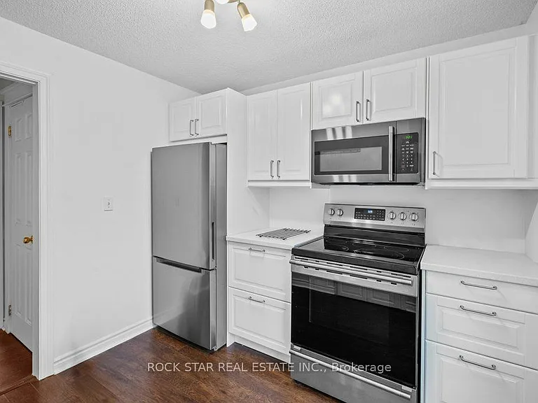 15 Melrose Ave N #UPPER — Photo 2