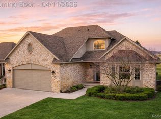20622 Golf Ridge Cir, Livonia, MI 48152