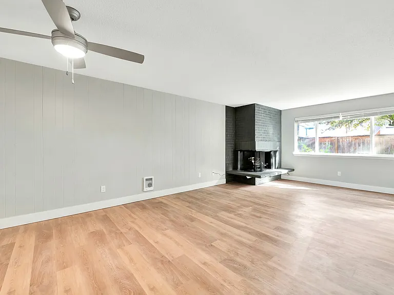 The Larson — Photo 12