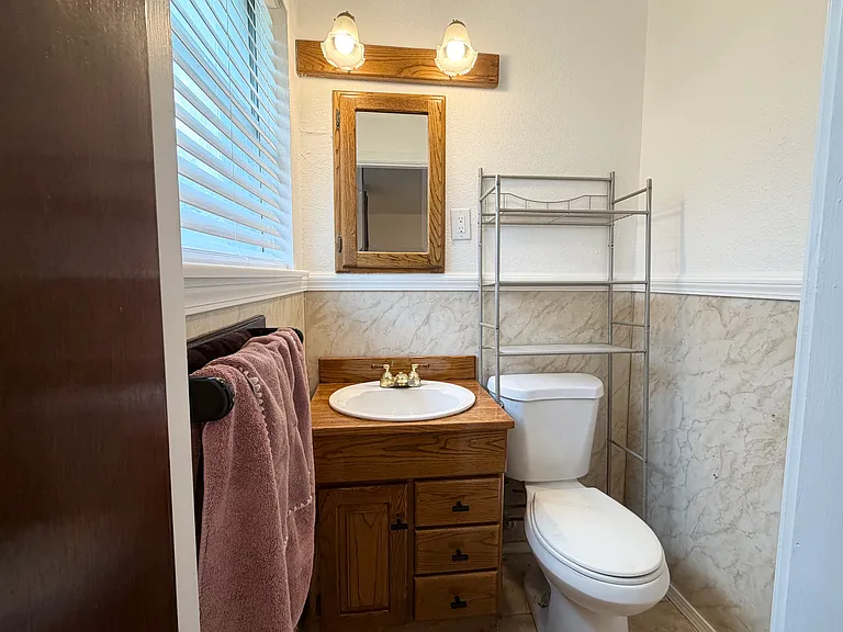 1009 Meadow Park Dr — Photo 8