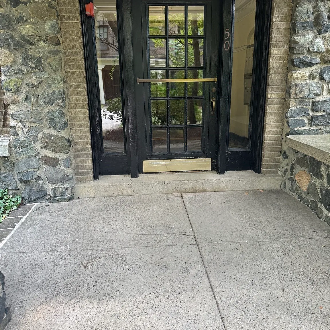 2 bed, 1.0 bath, 1250 sqft, $2,500 — Photo 1