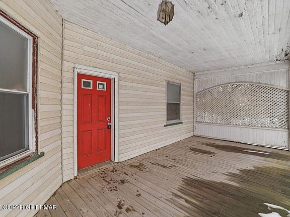 3rd image of 442 Main St