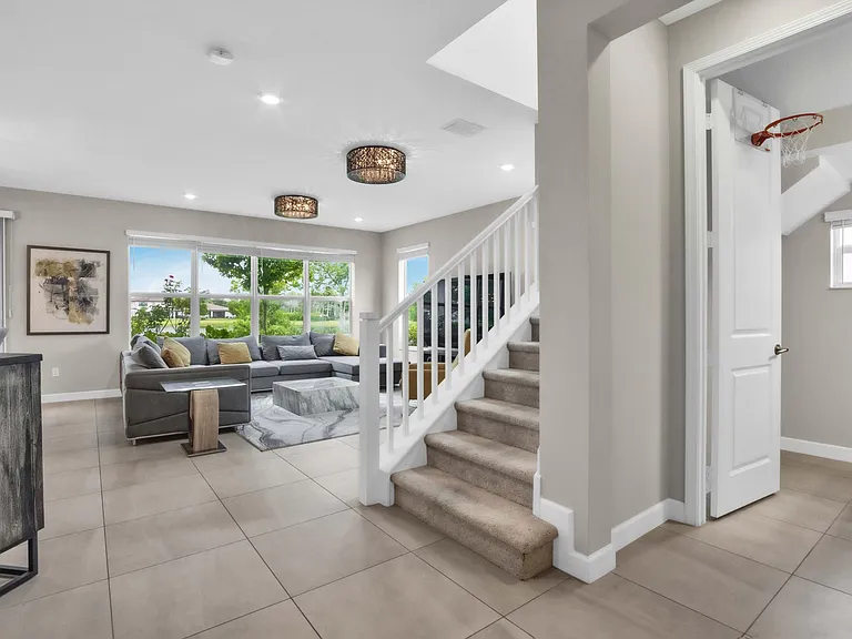 1304 Whitcombe Dr — Photo 11