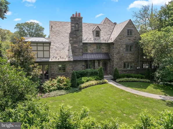 135 Fishers Rd, Bryn Mawr, PA 19010