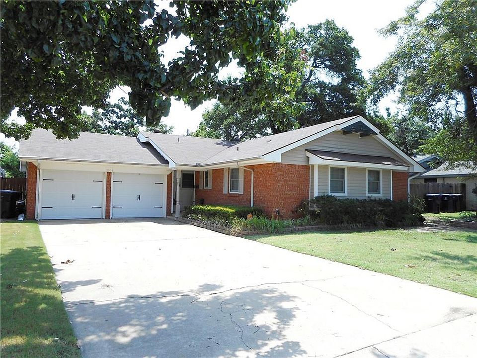 1st image of 2704 N Moulton Dr