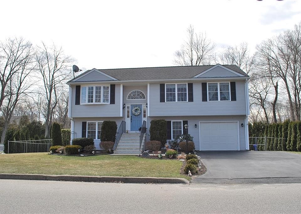 1st image of 94 Surrey Ln S