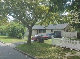 18 Birch St, Central Islip, NY 11722