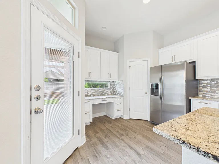 105 Auburn Cv — Photo 18