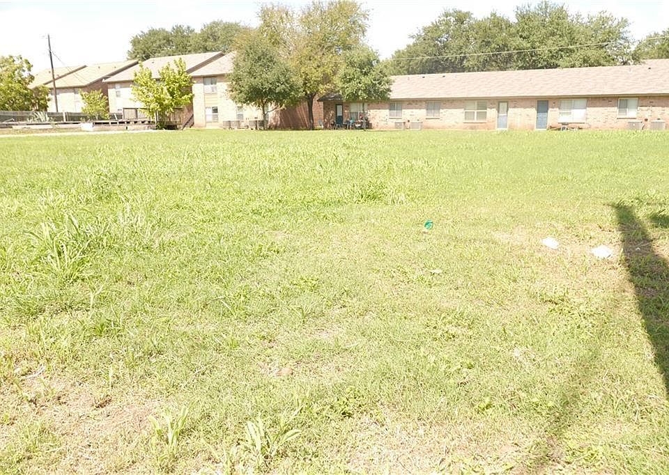 1st image of 412 Persimmon St