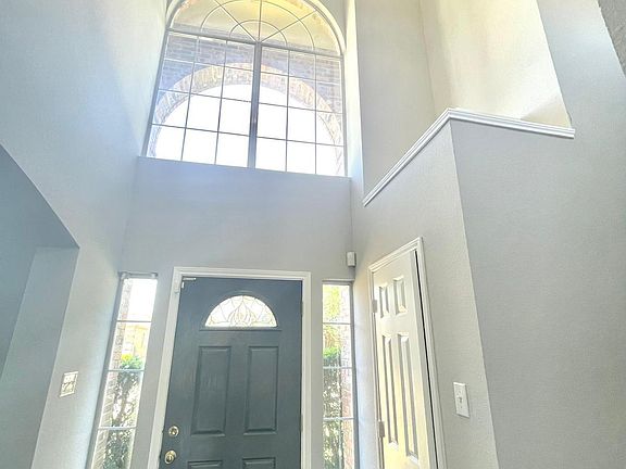 3rd image of 3840 Rolling Hills Dr