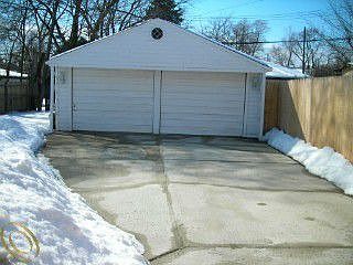 5th image of 16111 Sussex St