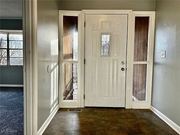 3rd image of 2526 Valley View Dr