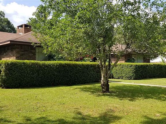 3rd image of 250 Emerald Dr