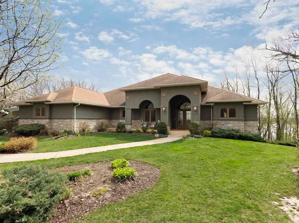 9806 N Clear Lake Rd, Milton, WI 53563
