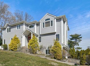 345 Waterside Rd, Northport, NY 11768