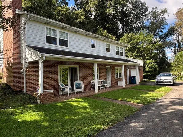 1125 Milliron St, Youngwood, PA 15697