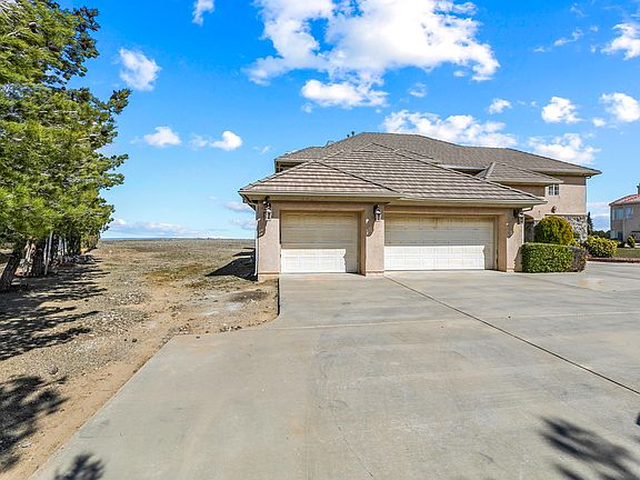 4th image of 525 Sugar Loaf Dr