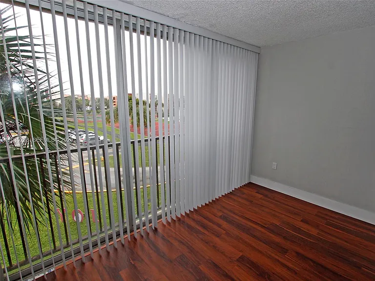 9411 SW 4th St #308 — Photo 7