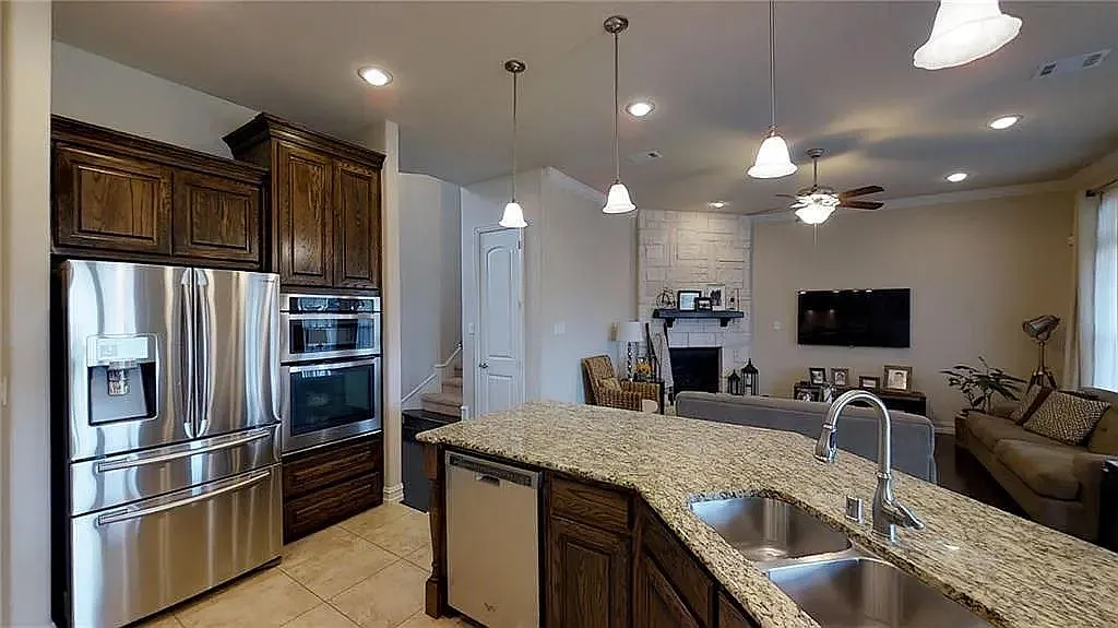 4 bed, 3.5 bath, 3444 sqft, $4,700 — Photo 4