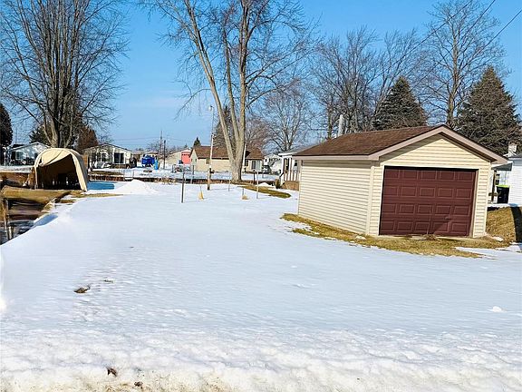 2nd image of 336 Twin Lake Rd