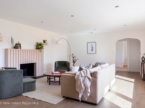 4th image of 31 Tillson Avenue