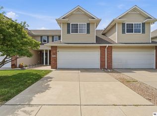 8843 Venice Ln, Lincoln, NE 68526
