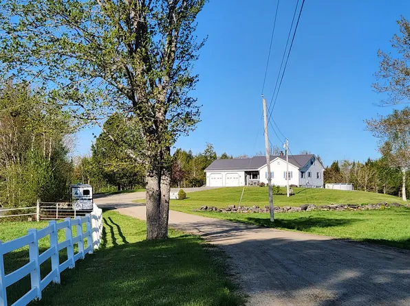 28 Cowboy Lane, Whitefield, ME 04353