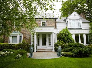 2 Soundview Ln, Great Neck, NY 11024