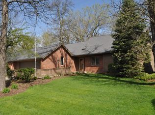 2475 Tall Oaks Dr, Elgin, IL 60123