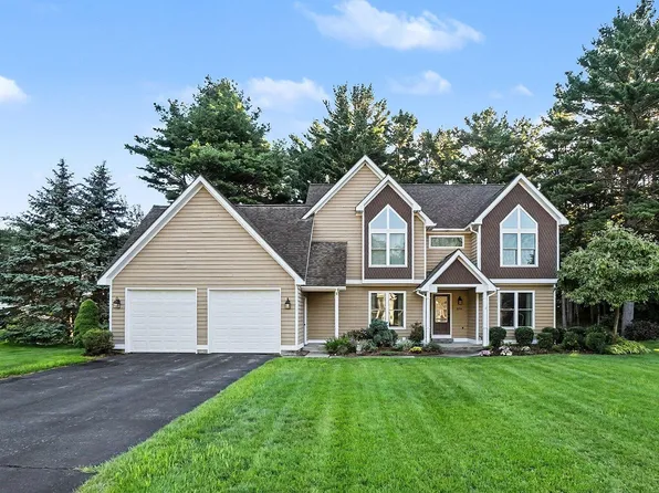 205 Woodlark Ct, Holland, MI 49424