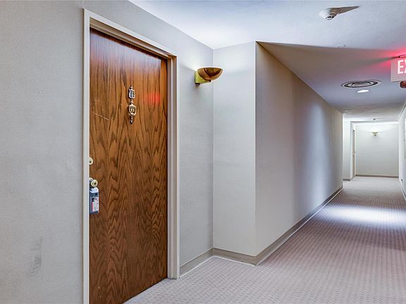 3rd image of 4501 Lindell Blvd #3DE