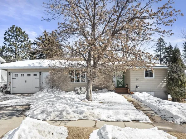 708 21st St NW, Minot, ND 58703