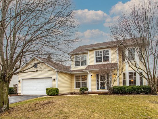 34380 N Old Walnut Cir, Gurnee, IL 60031