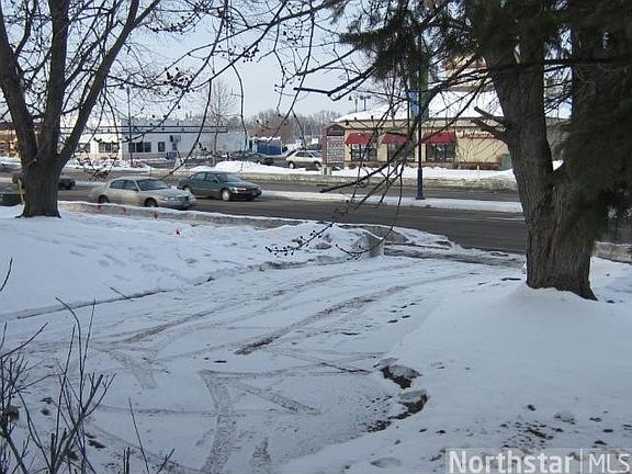 5th image of 820 Broadway Ave W
