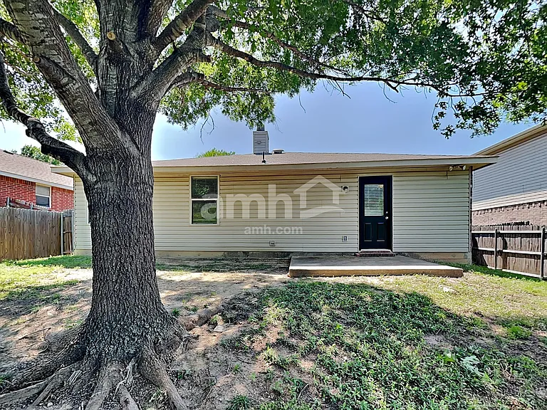 1100 Willow Tree Dr — Photo 17