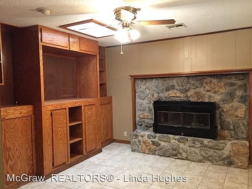2nd image of 10463 E 1st St