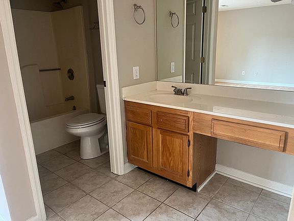 3rd image of 513 Delft Way