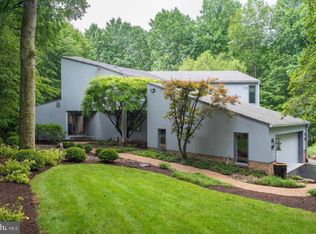 9299 Ivy Tree Ln, Great Falls, VA 22066