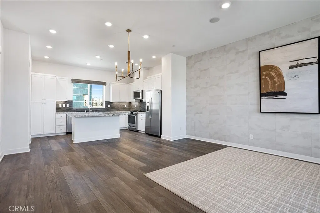 2 bed, 2.5 bath, 1549 sqft, $3,700 — Photo 4