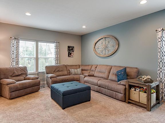 3rd image of 3864 Carberry Dr