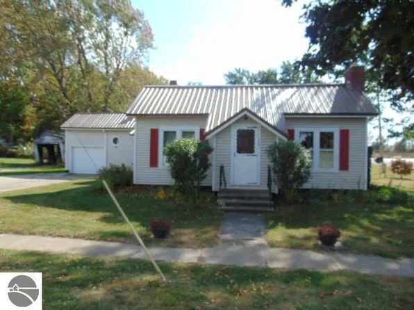 113 W Gratiot St, North Star, MI 48862