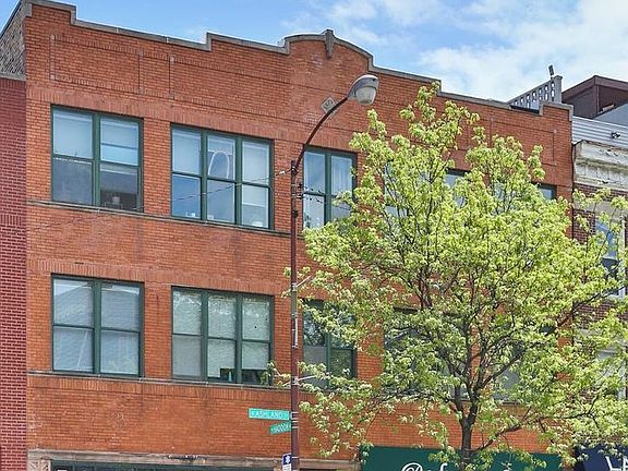 2nd image of 1121-23 N Ashland Ave #1123-3F