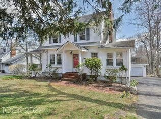 102 E Crescent Ave, Allendale, NJ 07401