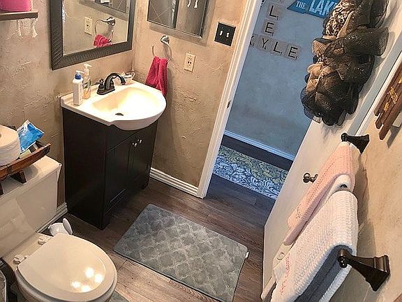 5th image of 1933 Island Cir Unit A203