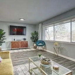 3 bed, 2.0 bath, 1900 sqft, $5,000 — Photo 2