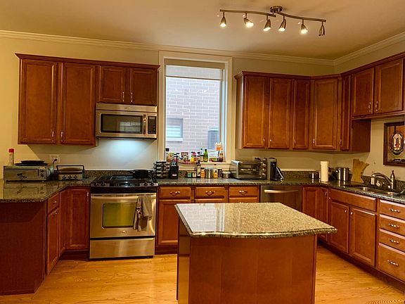 2nd image of 3514 N Wilton Ave